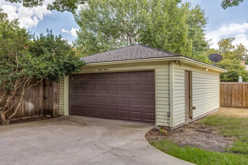 813 Brookhurst Drive Richardson, TX 75080