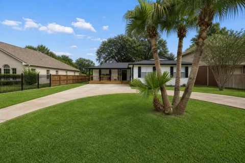 8205 Arrowhead Lane