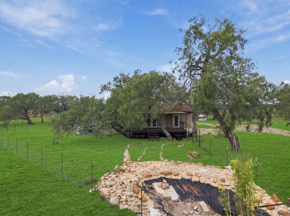 541 County Road 396 Kenedy, TX 78119