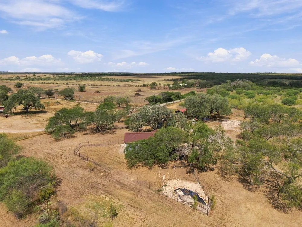 541 County Road 396 Kenedy, TX 78119