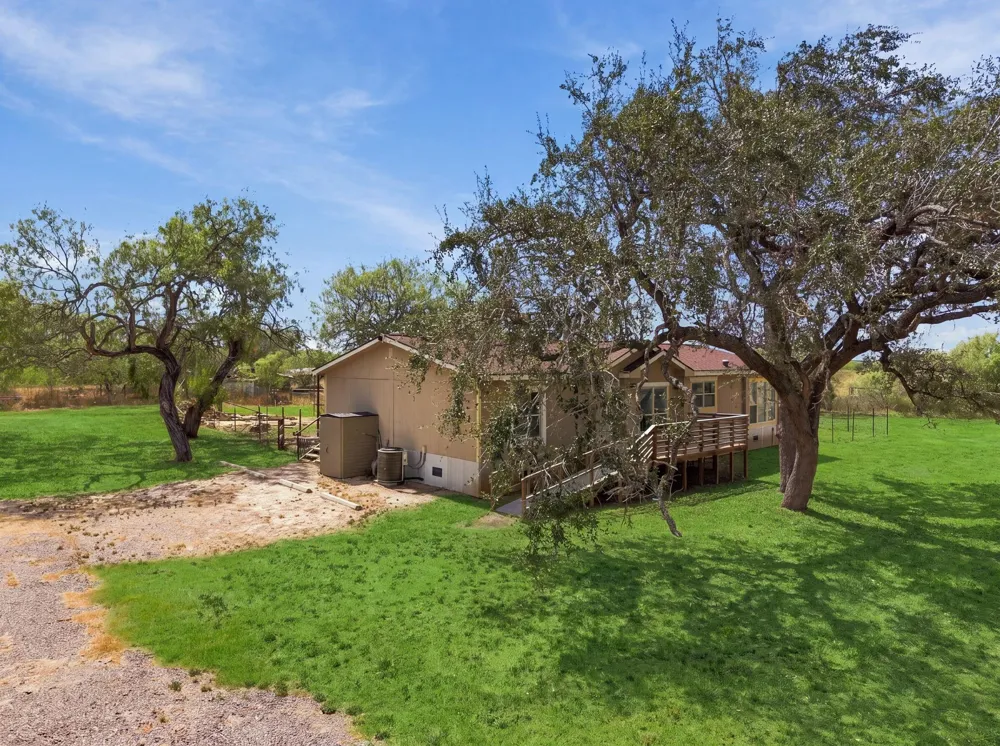 541 County Road 396 Kenedy, TX 78119