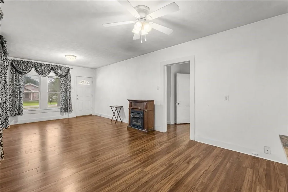 12101 23rd Street Santa Fe, TX 77510