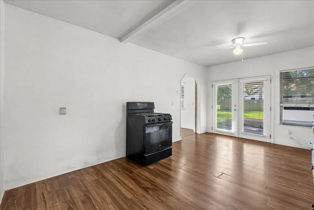 12101 23rd Street Santa Fe, TX 77510