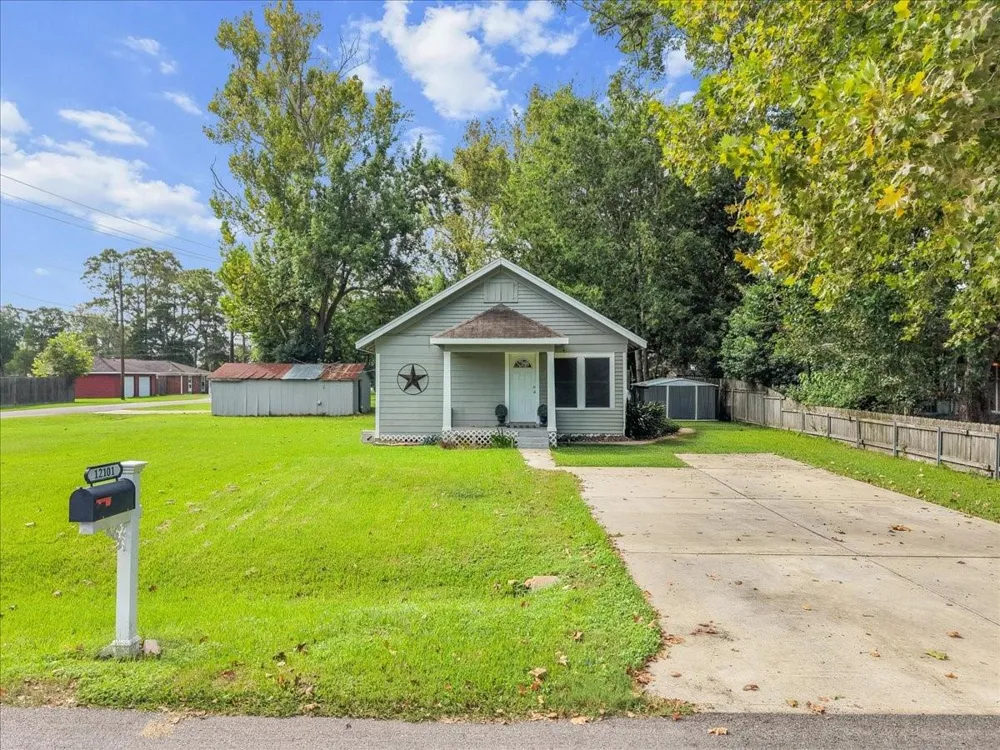 12101 23rd Street Santa Fe, TX 77510