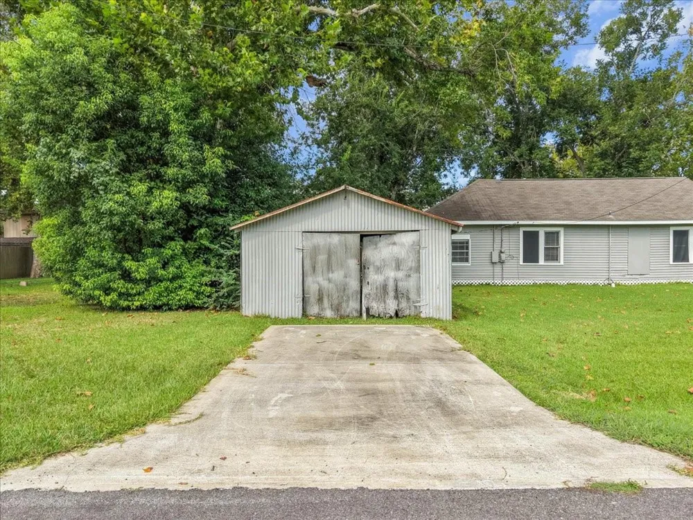 12101 23rd Street Santa Fe, TX 77510