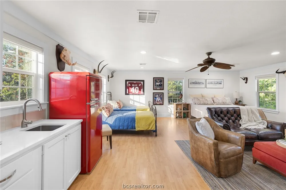 208 Pershing Avenue College Station, TX 77840