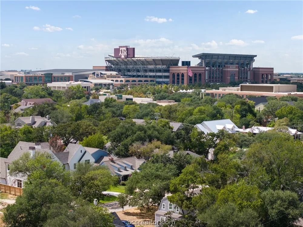 208 Pershing Avenue College Station, TX 77840