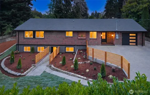 4021 Sunset Drive W