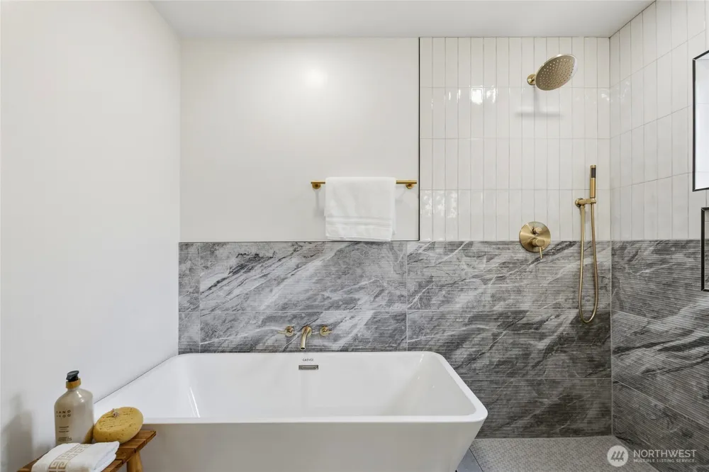 4021 Sunset Drive W University Place, WA 98466