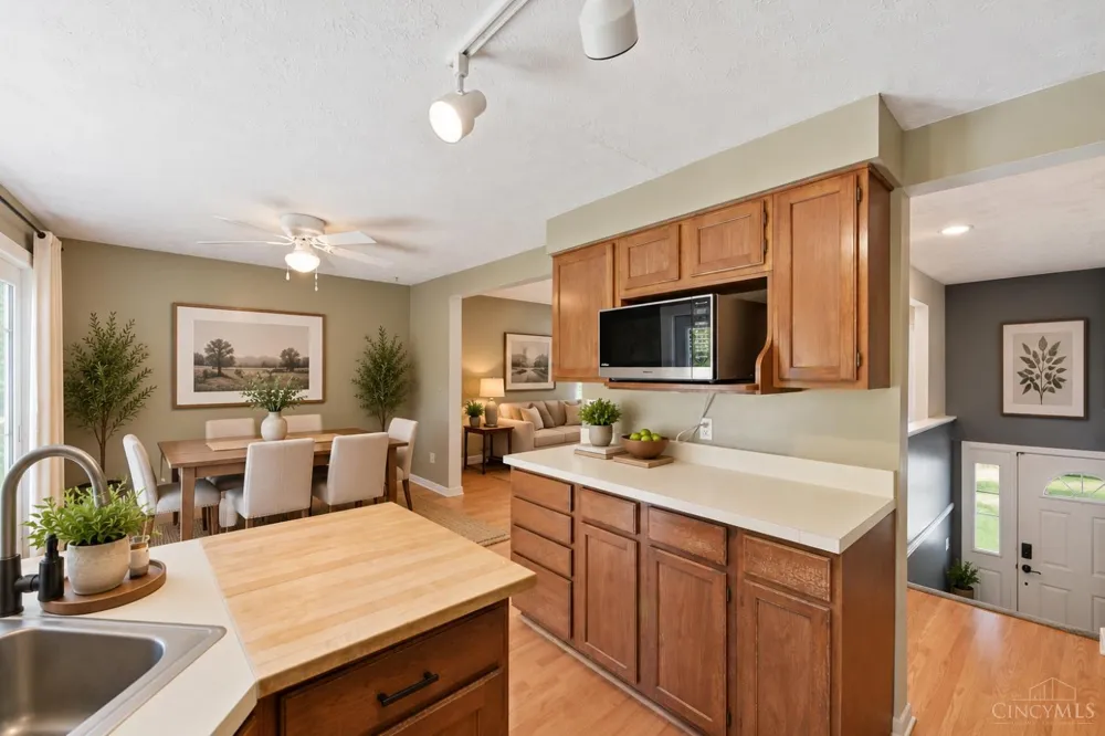 487 Brunswick Drive Forest Park, OH 45240