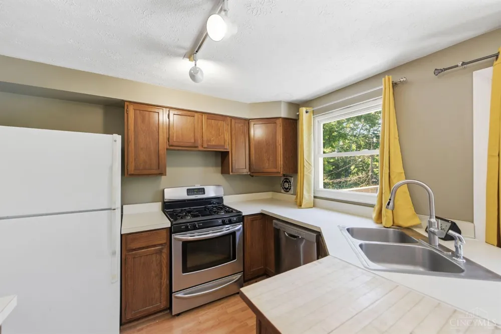 487 Brunswick Drive Forest Park, OH 45240