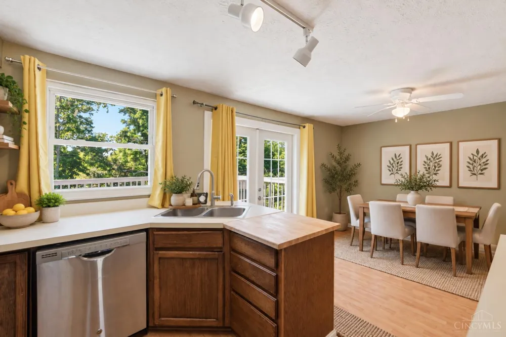 487 Brunswick Drive Forest Park, OH 45240
