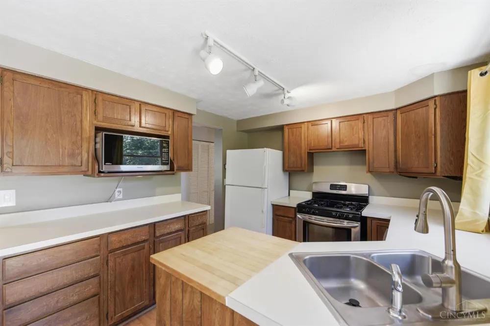 487 Brunswick Drive Forest Park, OH 45240