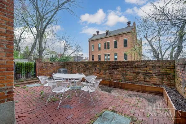 413 Milton Street #1 Cincinnati, OH 45202