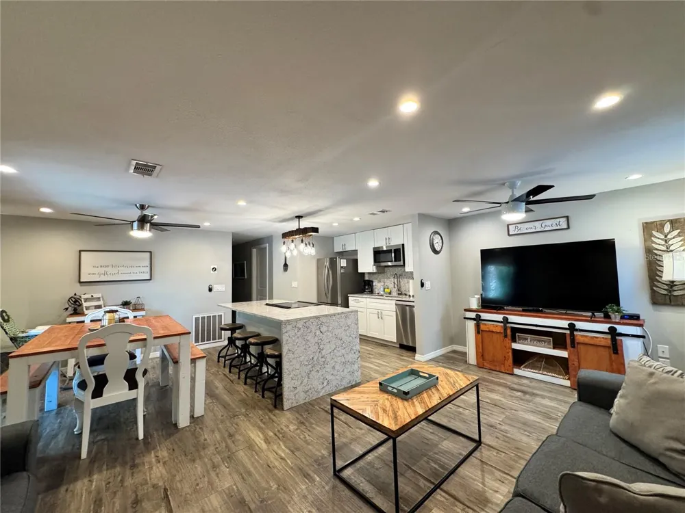 2724 49TH AVENUE W #2724 Bradenton, FL 34207