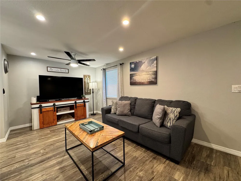2724 49TH AVENUE W #2724 Bradenton, FL 34207