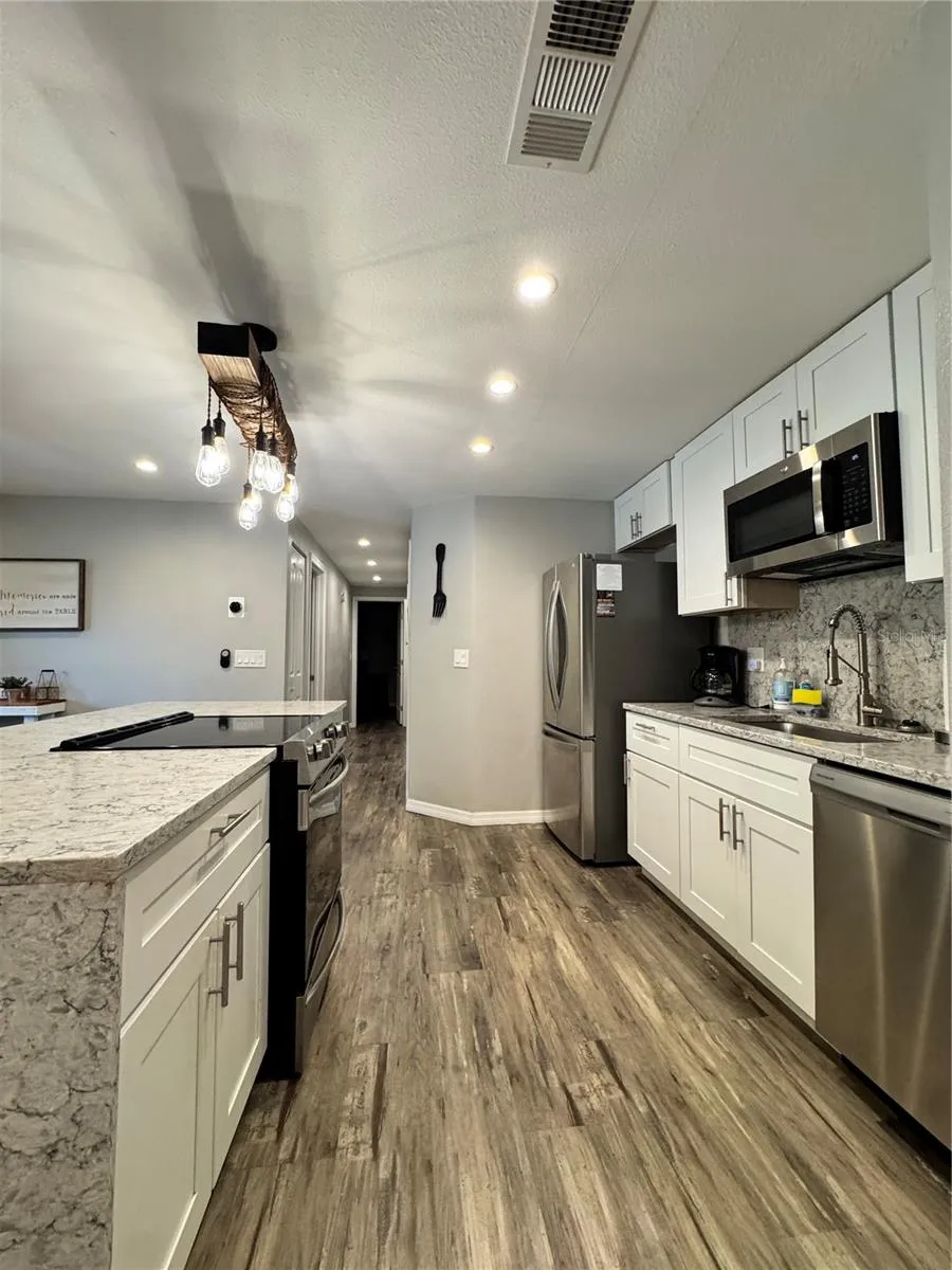 2724 49TH AVENUE W #2724 Bradenton, FL 34207