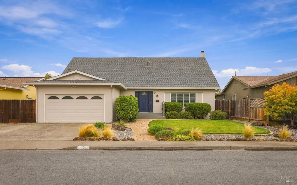 17 Eastside Circle Petaluma, CA 94954