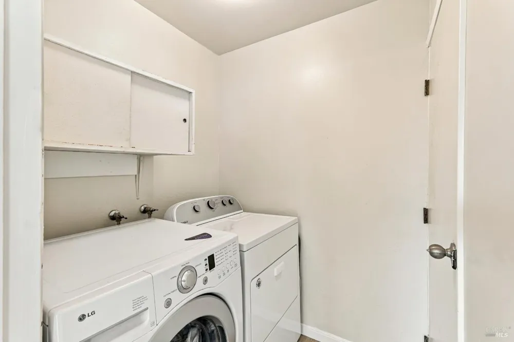 17 Eastside Circle Petaluma, CA 94954