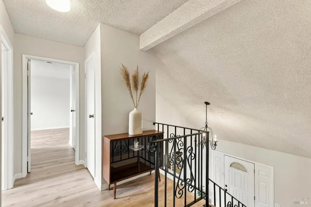 17 Eastside Circle Petaluma, CA 94954