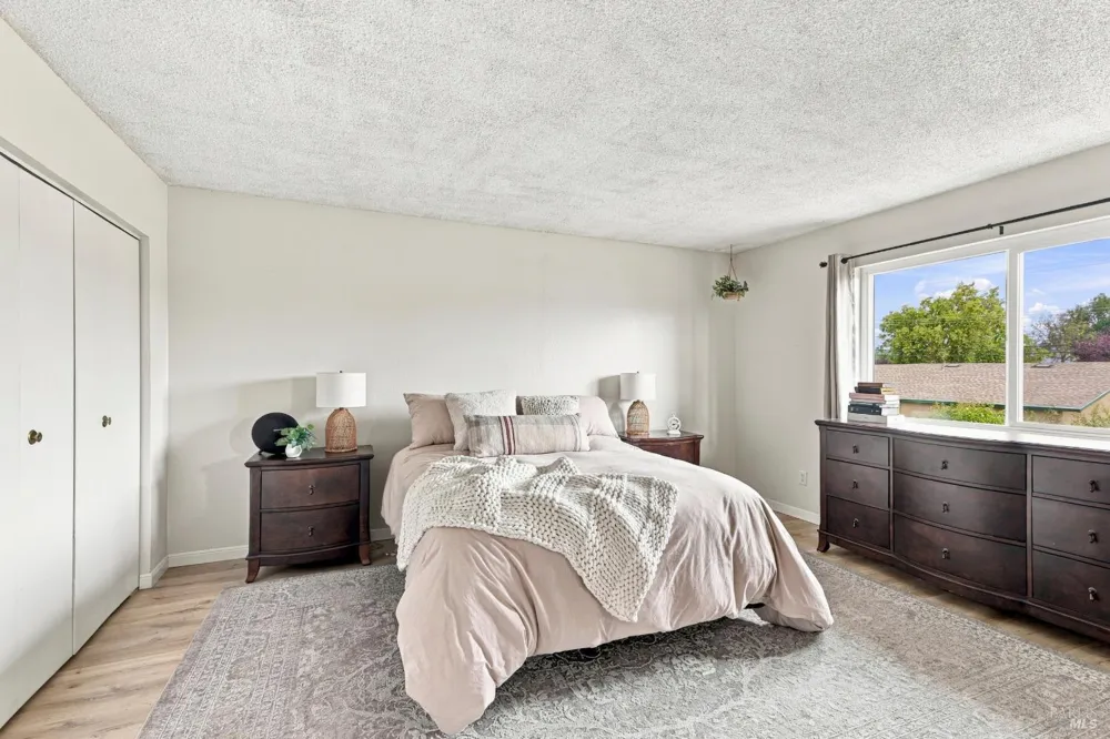 17 Eastside Circle Petaluma, CA 94954