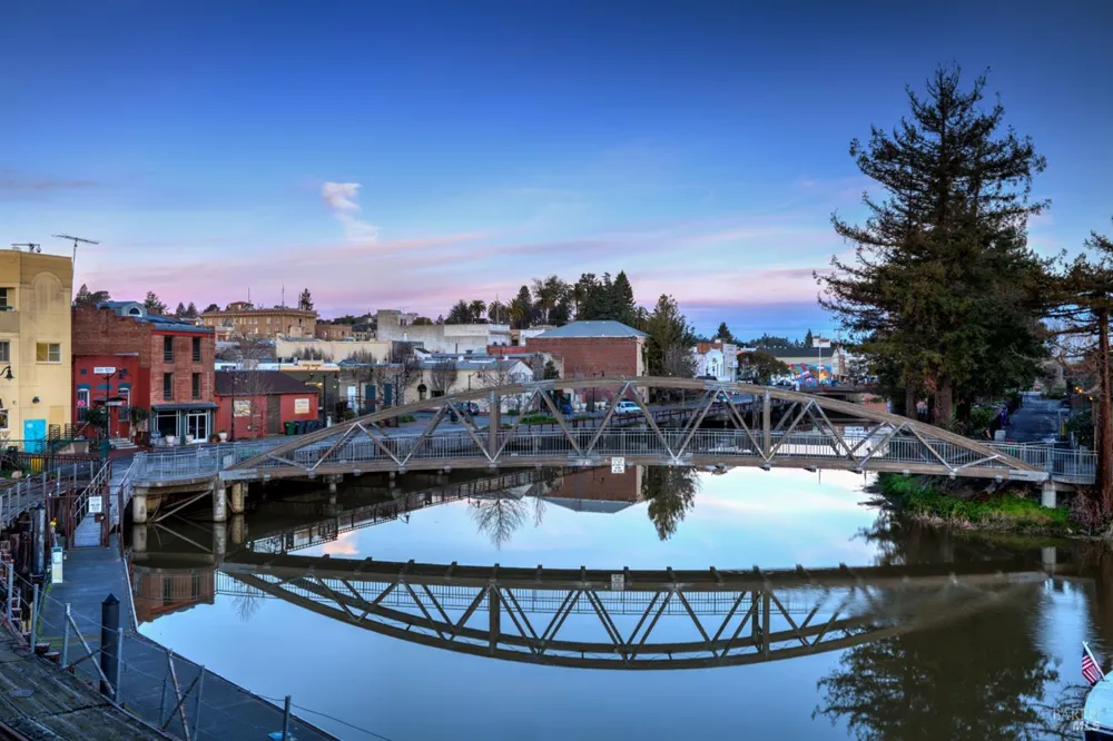 17 Eastside Circle Petaluma, CA 94954