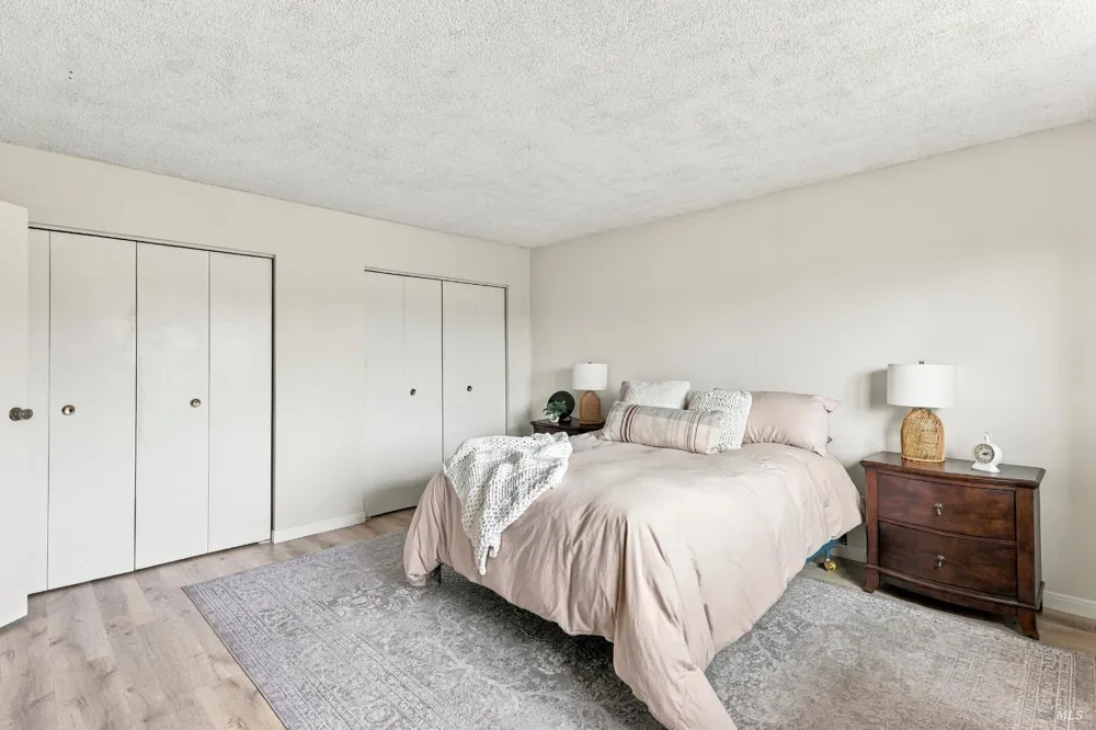 17 Eastside Circle Petaluma, CA 94954