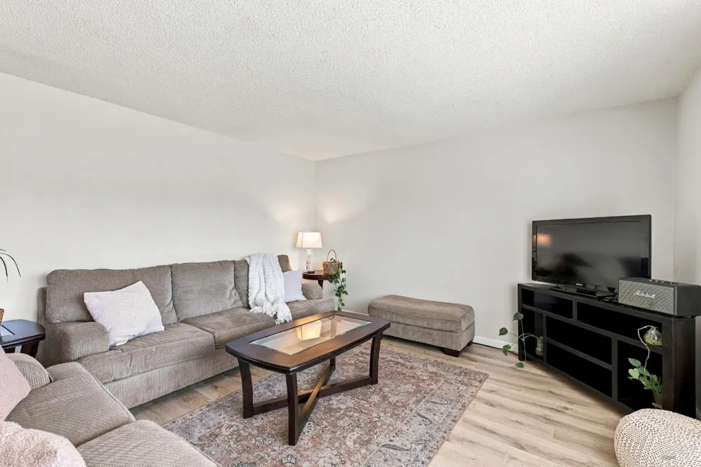 17 Eastside Circle Petaluma, CA 94954