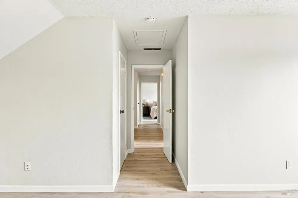 17 Eastside Circle Petaluma, CA 94954