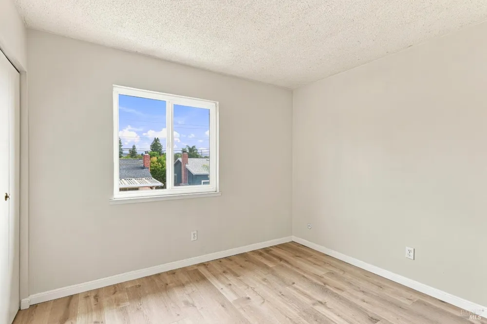 17 Eastside Circle Petaluma, CA 94954