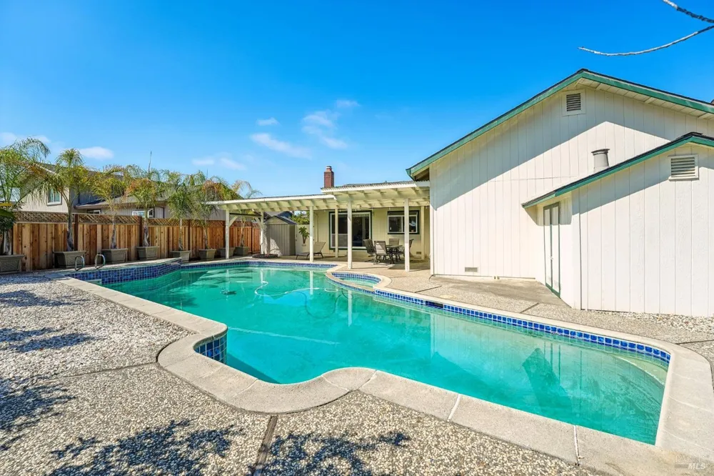 5346 Daniel Drive Rohnert Park, CA 94928