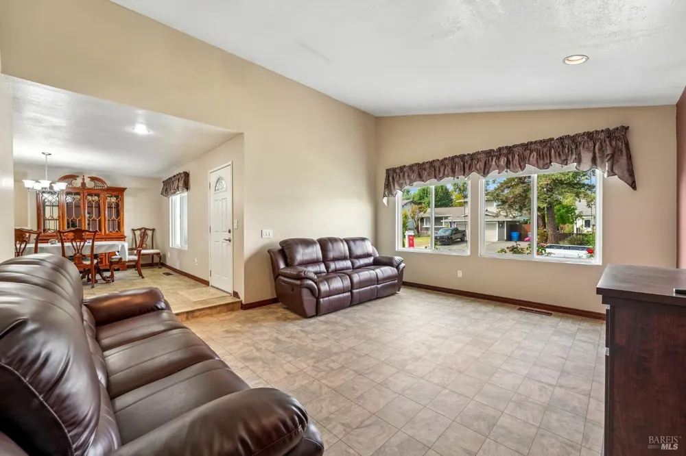 5346 Daniel Drive Rohnert Park, CA 94928