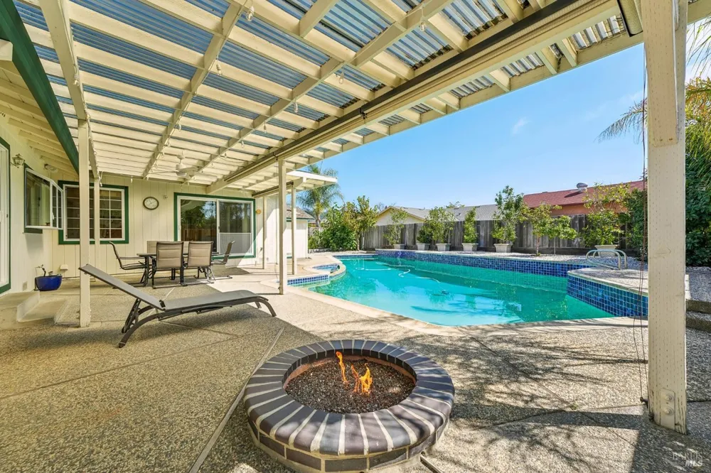 5346 Daniel Drive Rohnert Park, CA 94928