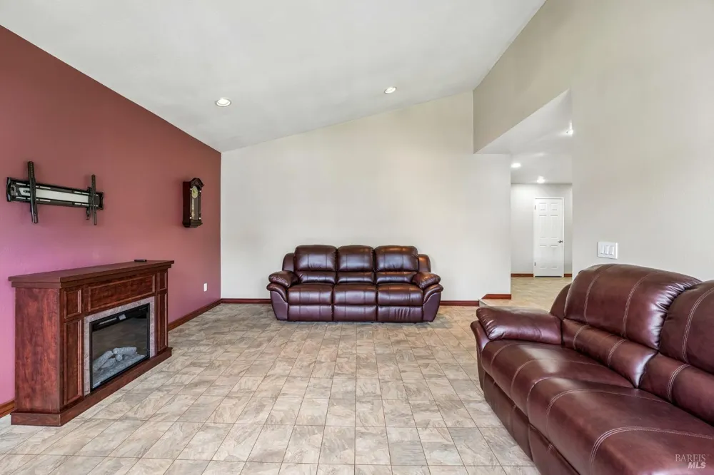 5346 Daniel Drive Rohnert Park, CA 94928