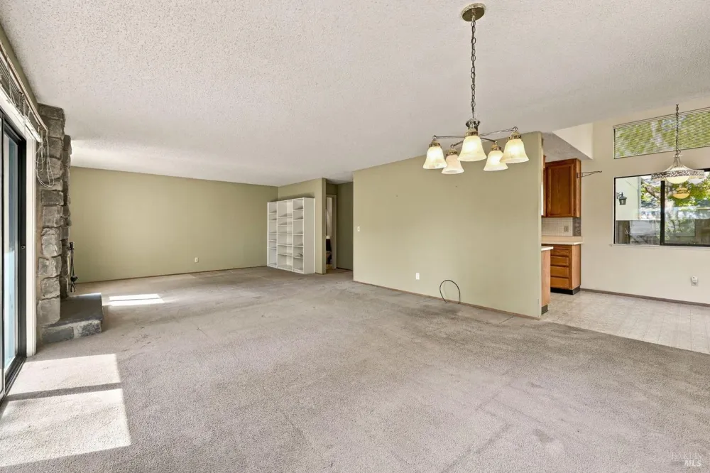 518 March Avenue Healdsburg, CA 95448