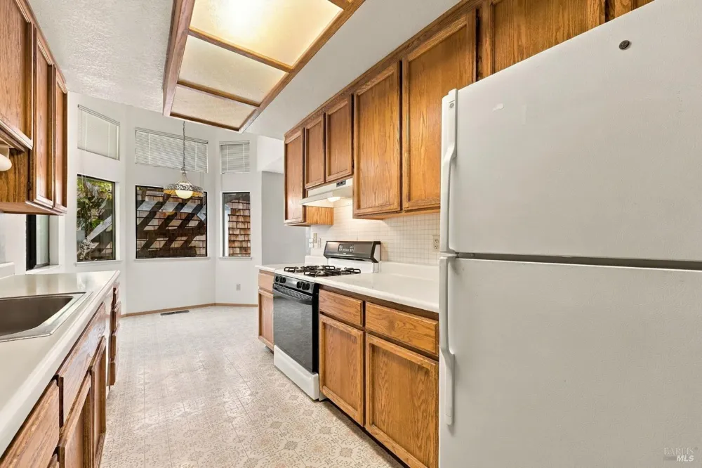 518 March Avenue Healdsburg, CA 95448