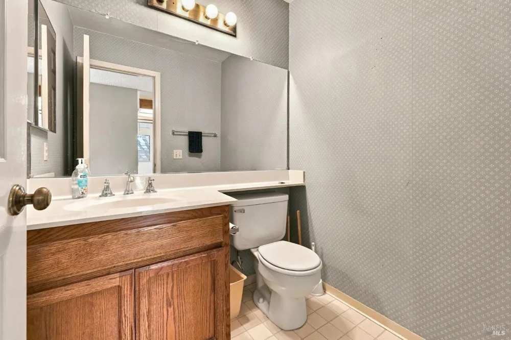 518 March Avenue Healdsburg, CA 95448