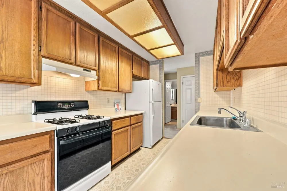518 March Avenue Healdsburg, CA 95448