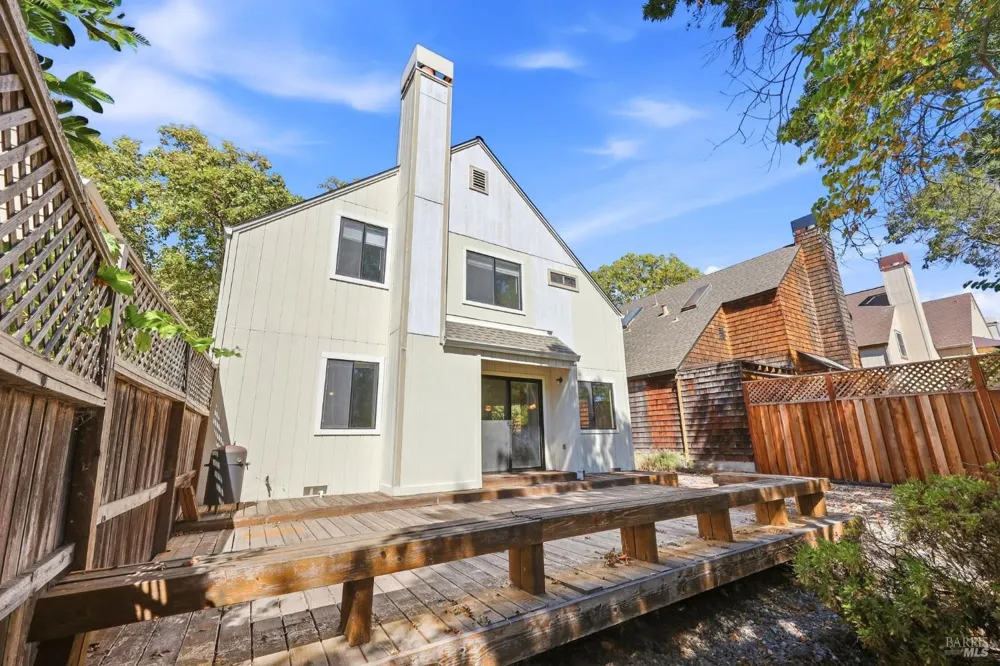 518 March Avenue Healdsburg, CA 95448