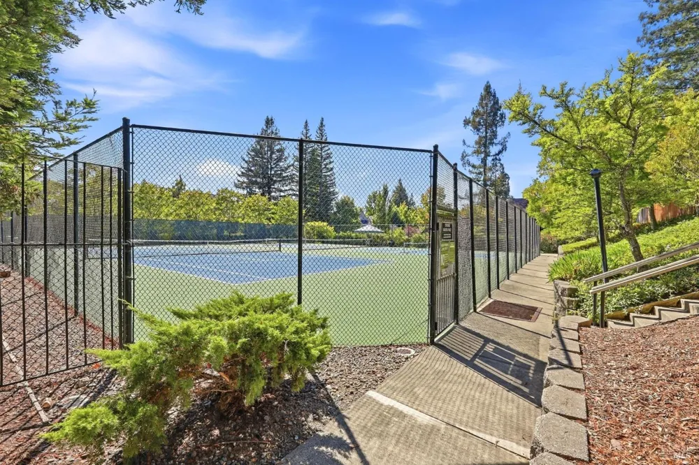518 March Avenue Healdsburg, CA 95448