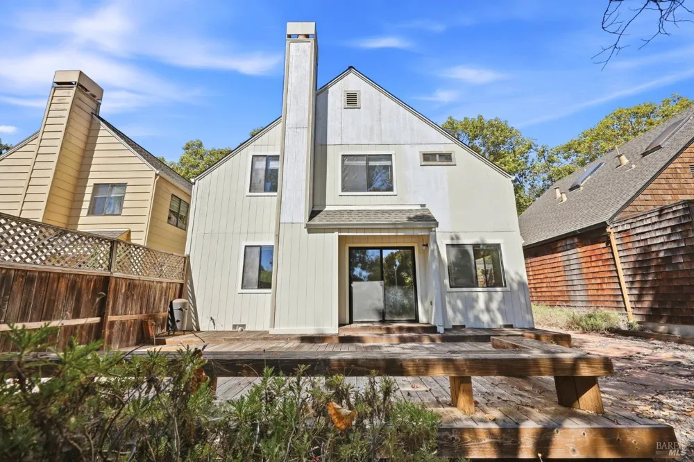 518 March Avenue Healdsburg, CA 95448