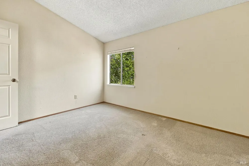 518 March Avenue Healdsburg, CA 95448