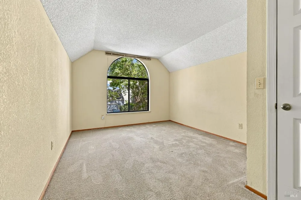 518 March Avenue Healdsburg, CA 95448