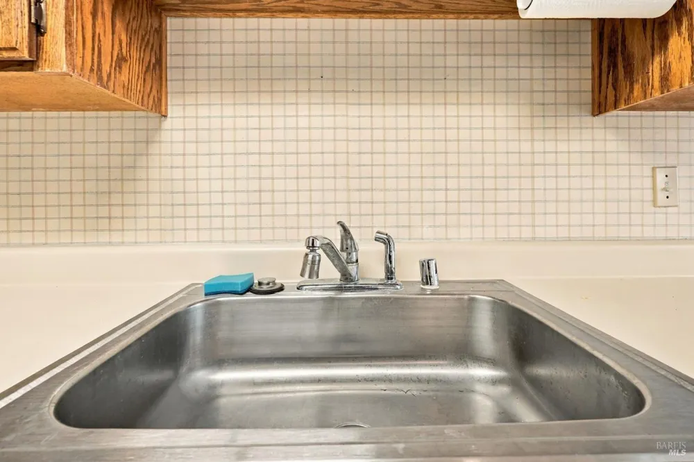518 March Avenue Healdsburg, CA 95448
