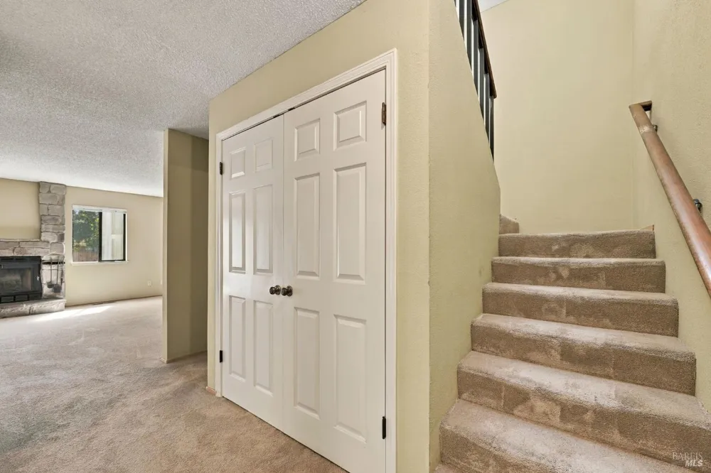 518 March Avenue Healdsburg, CA 95448