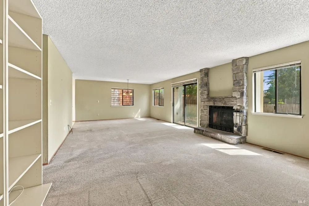 518 March Avenue Healdsburg, CA 95448