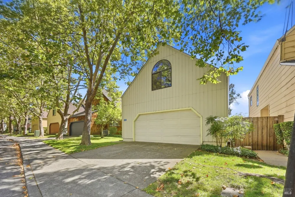 518 March Avenue Healdsburg, CA 95448