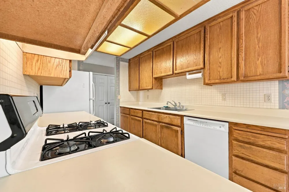 518 March Avenue Healdsburg, CA 95448