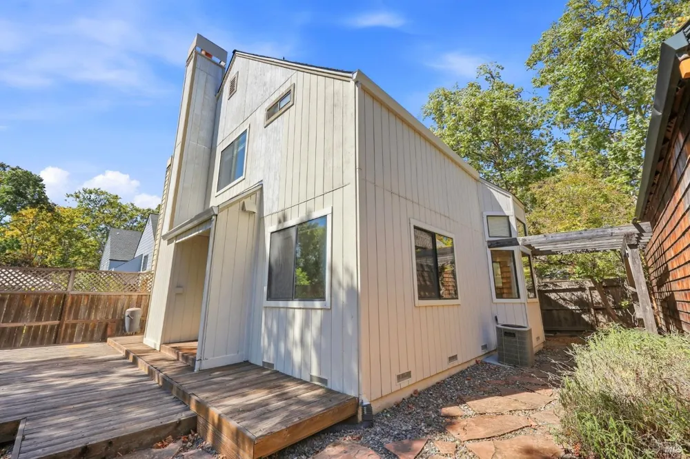 518 March Avenue Healdsburg, CA 95448