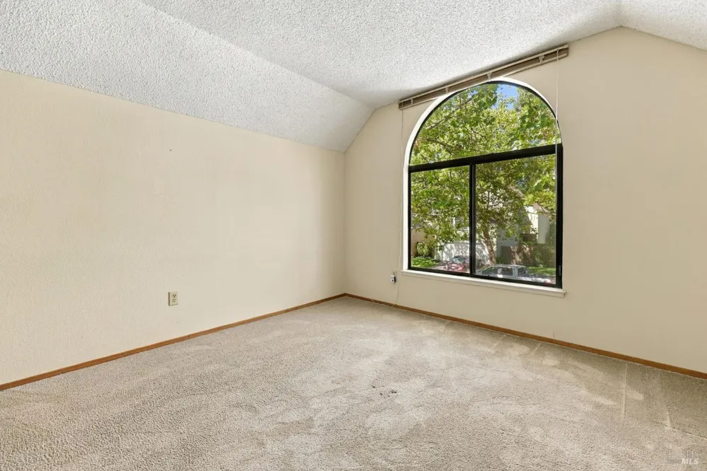 518 March Avenue Healdsburg, CA 95448
